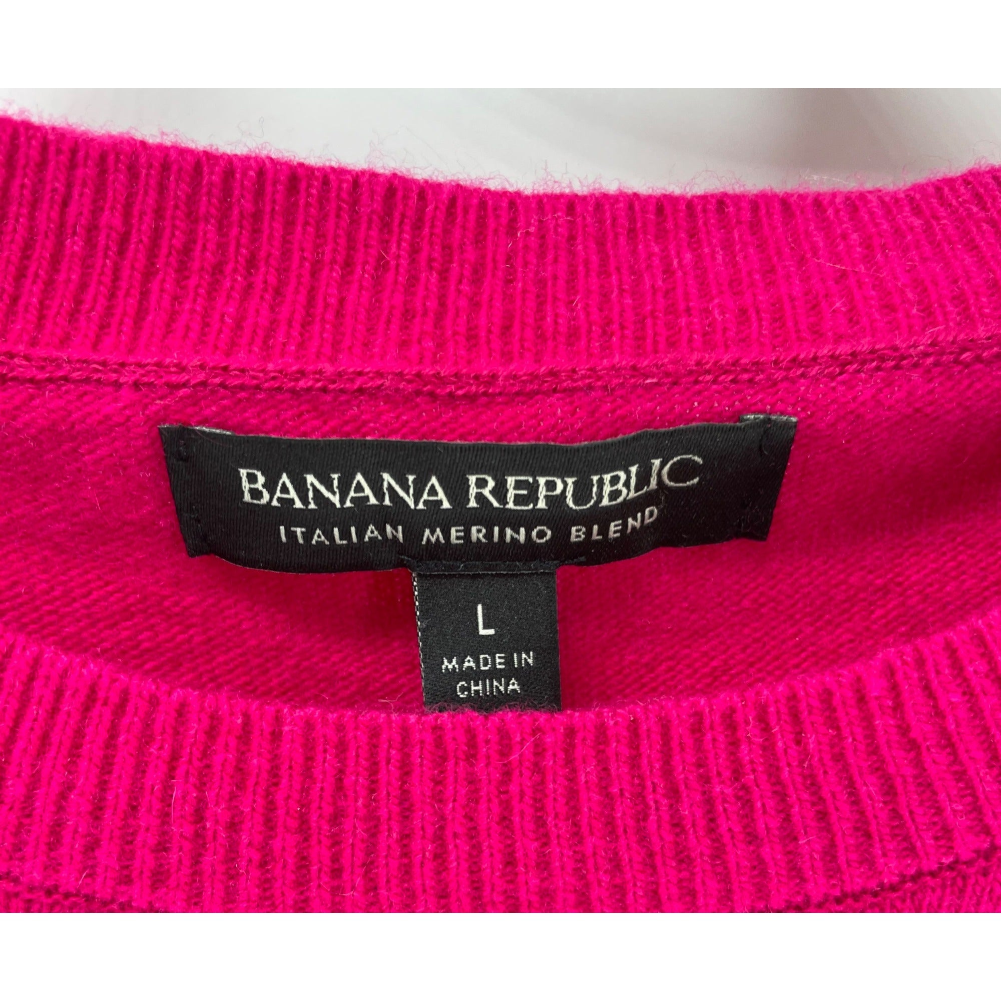 Banana Republic Women’s Large Fuchsia Cashmere Crew Neck Sweater