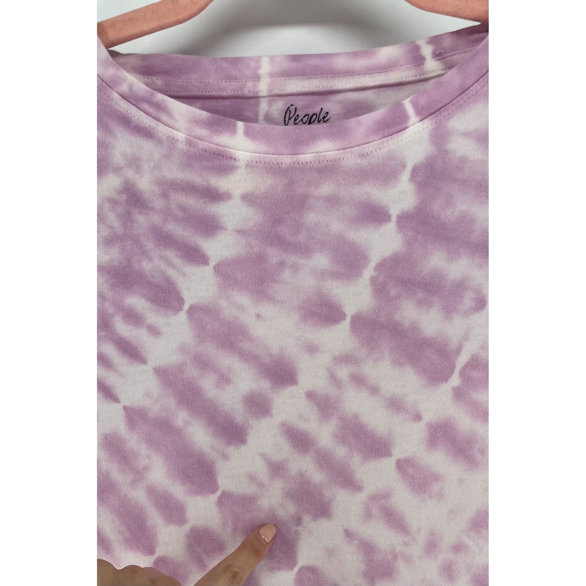 People Women's Size Medium Light Purple & White Tie Dye Crew Neck T-Shirt