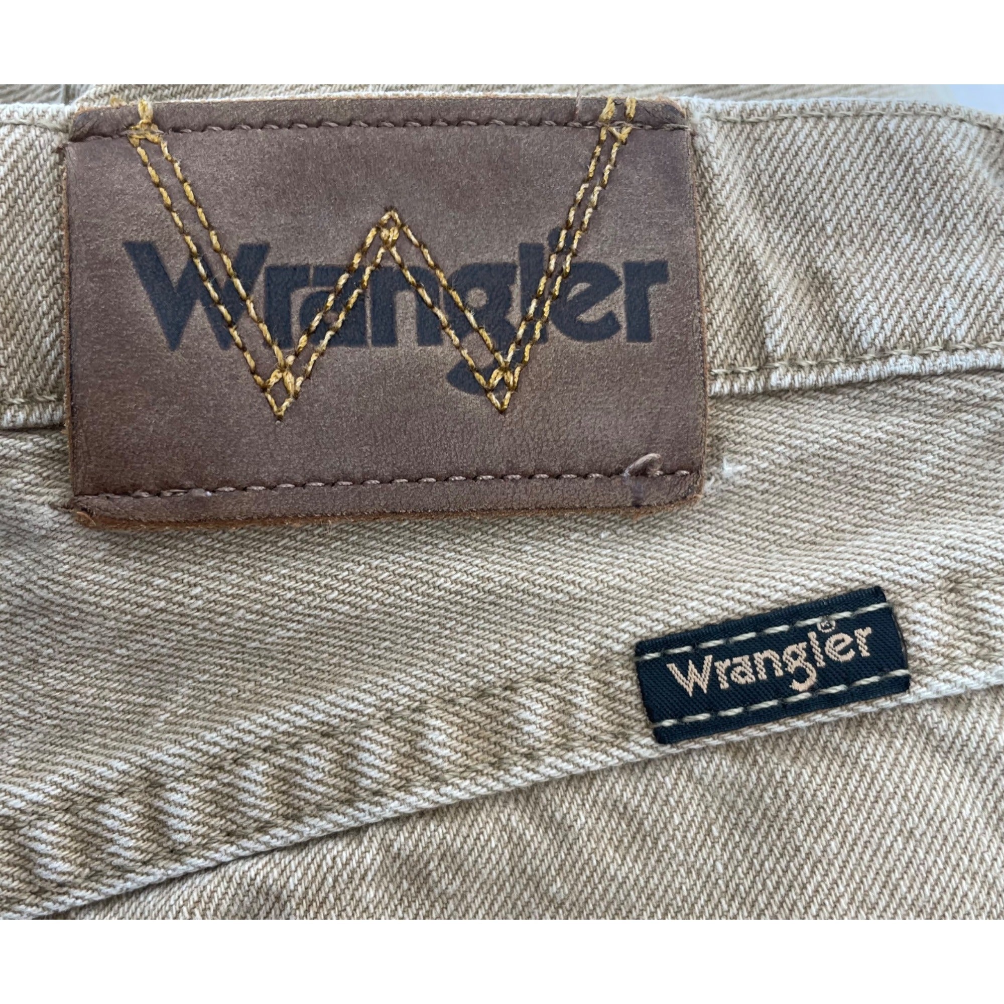 Wrangler Men's Size Medium (32 X 32) Light Brown Genuine Regular Fit Jeans