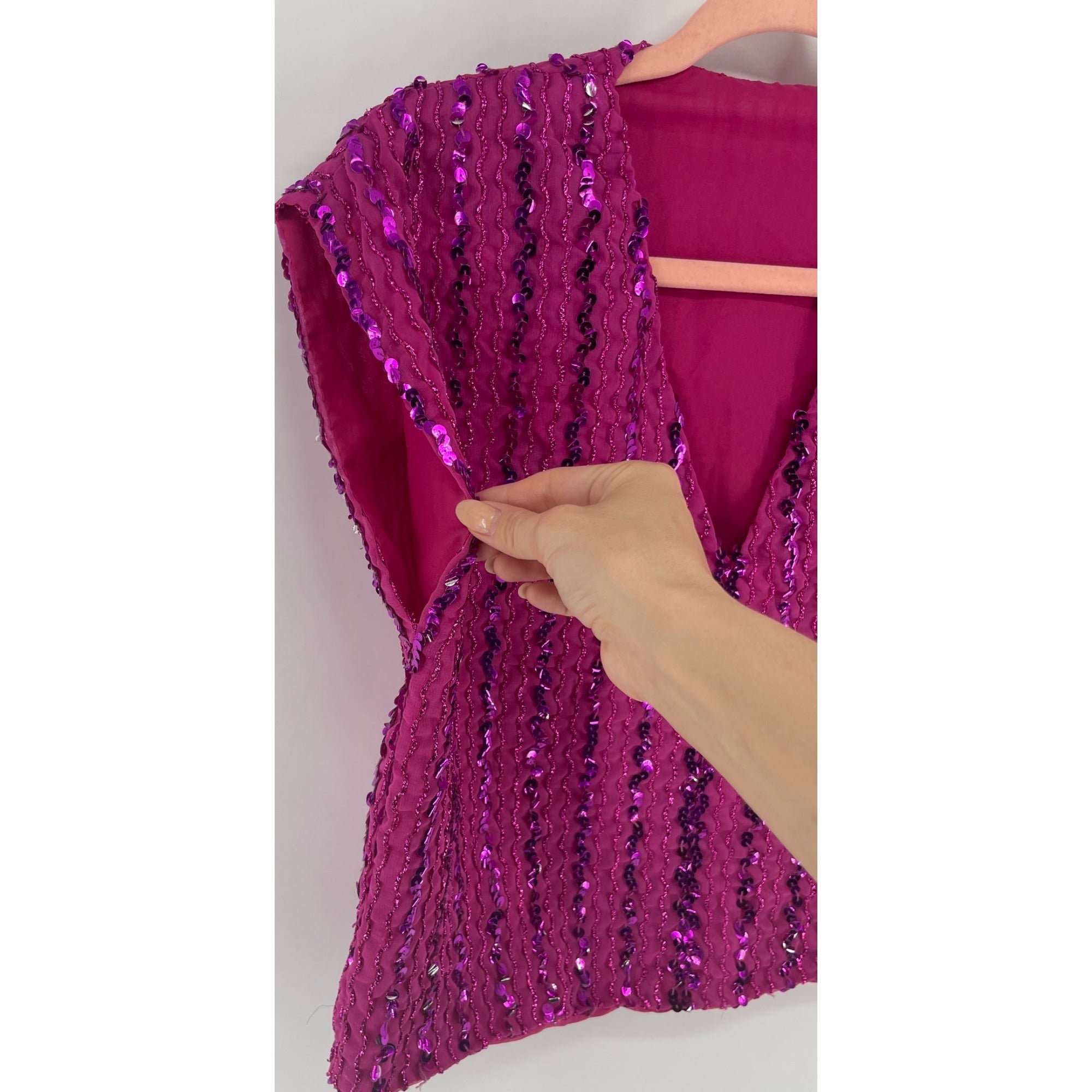 Women's Size Small V-Neck Sleeveless Fuchsia Sequin Vintage Top