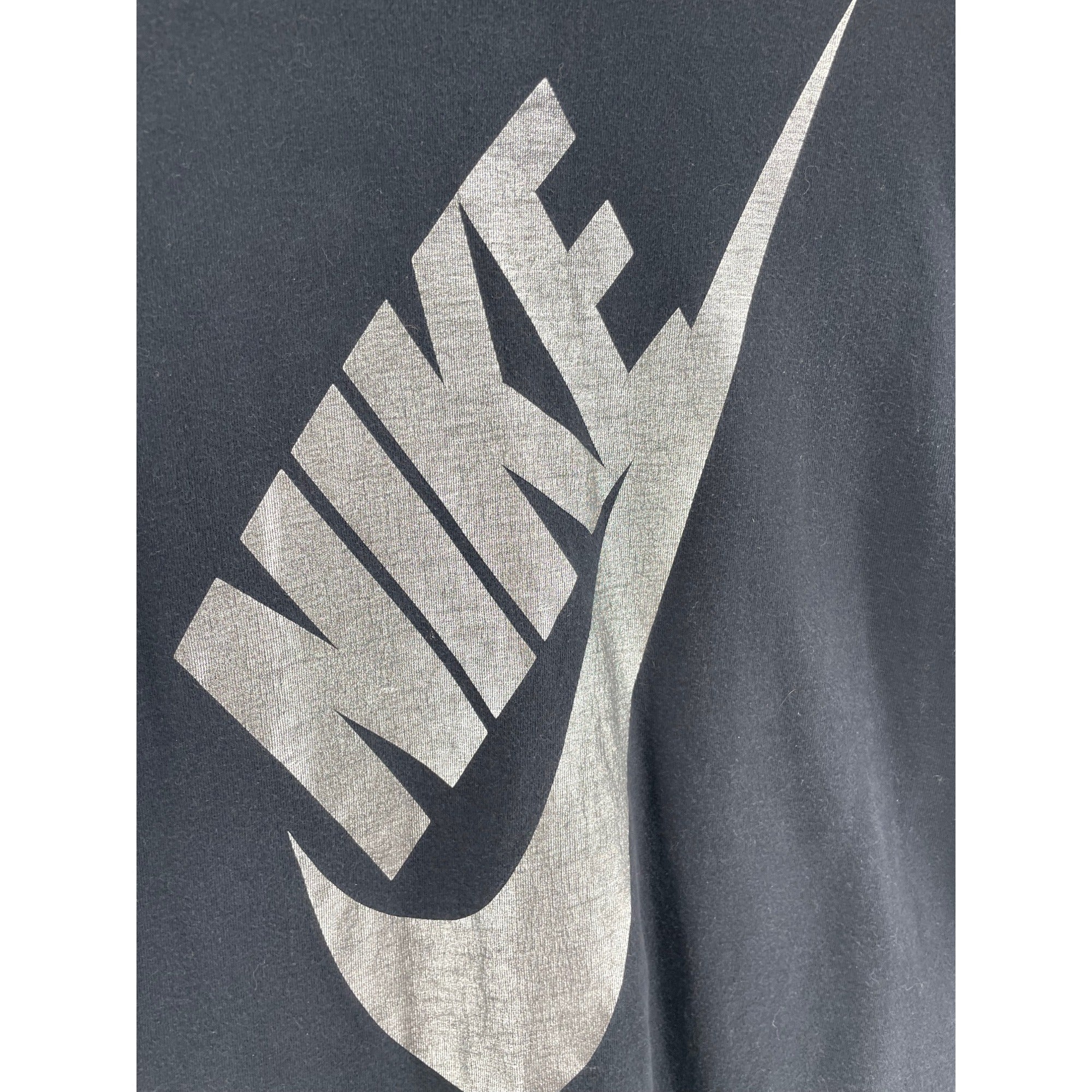 Nike Men's Size Medium Black and Silver Crew Neck T-Shirt