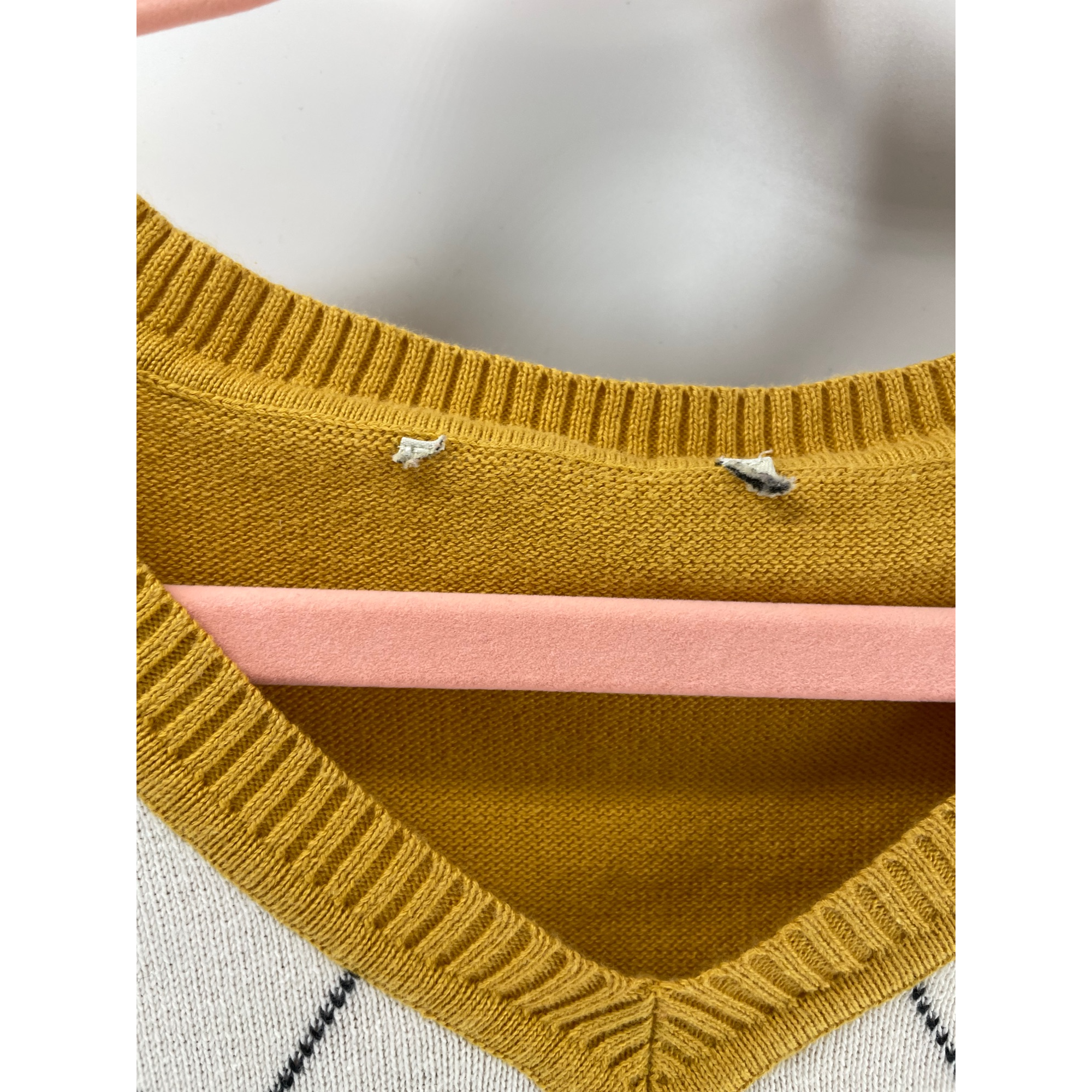 Women’a Medium Mustard Yellow V-Neck Argyle Sweater