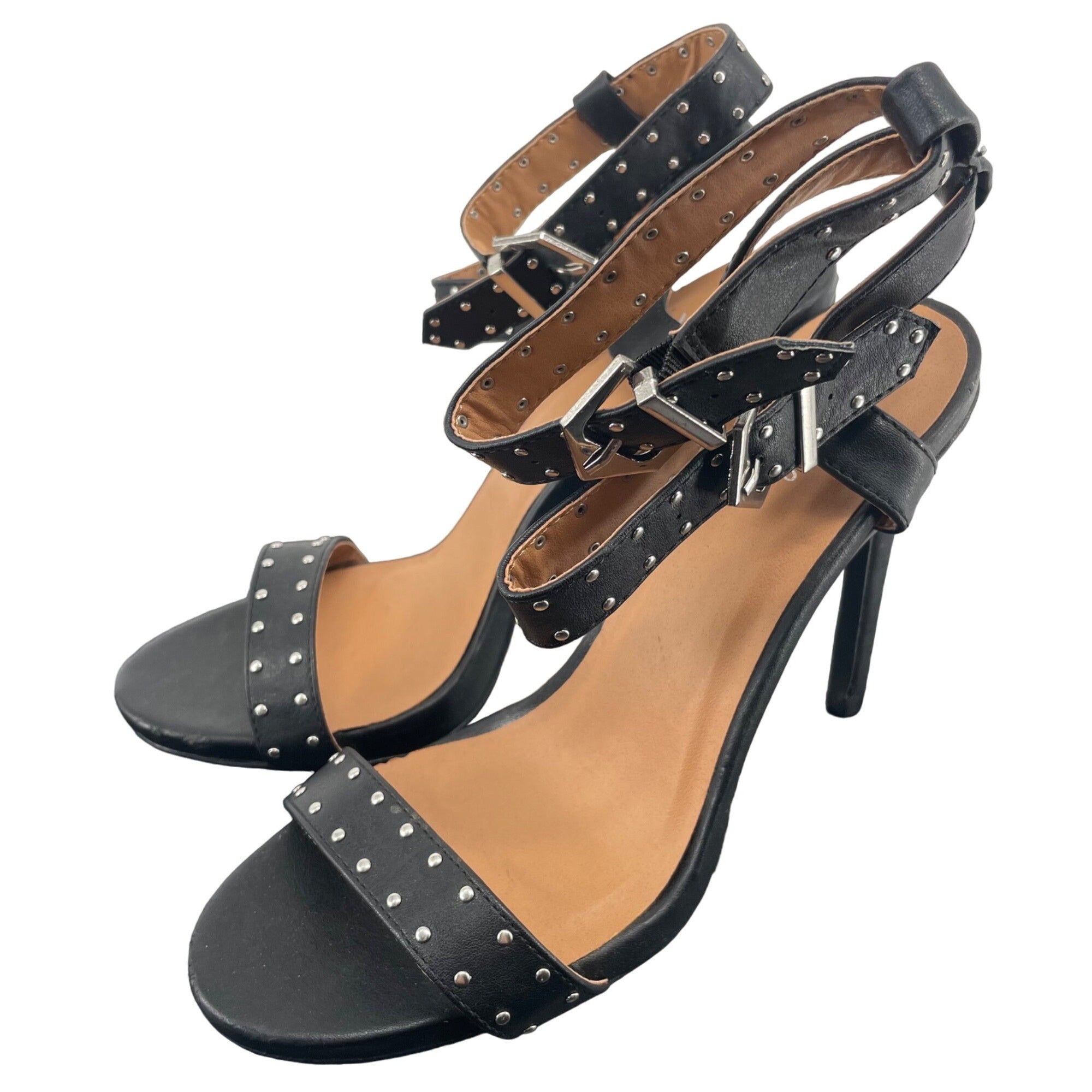 NWOT Qupid Women's Size 8 Black Silver Studded Ankle Strappy Leather Sandals