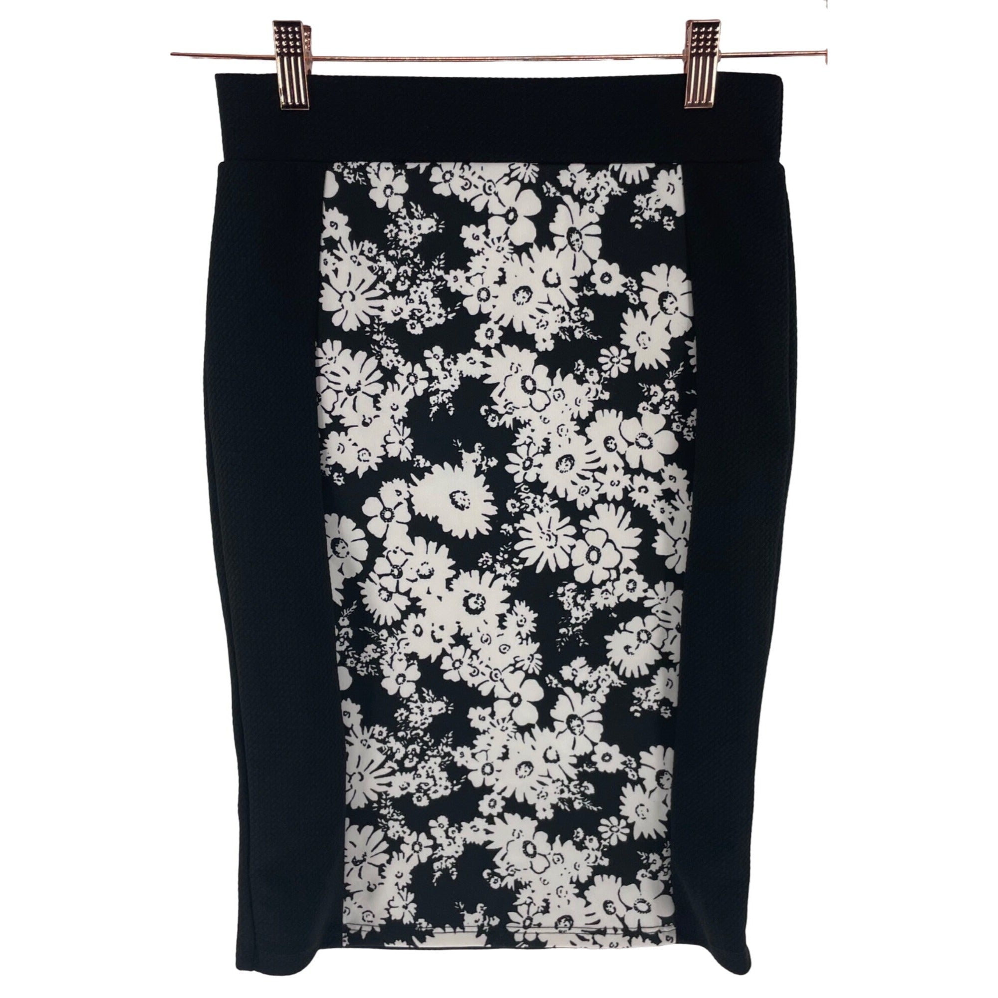 Intro Women's Size Medium Black & White Stretchy Floral Pencil Skirt