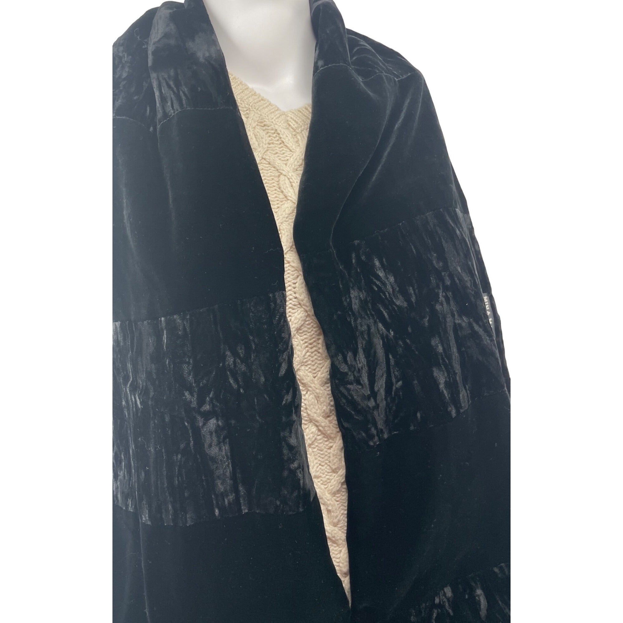 NWOT Mina Mann Women's Black Two-Tone Velvet Designer Scarf