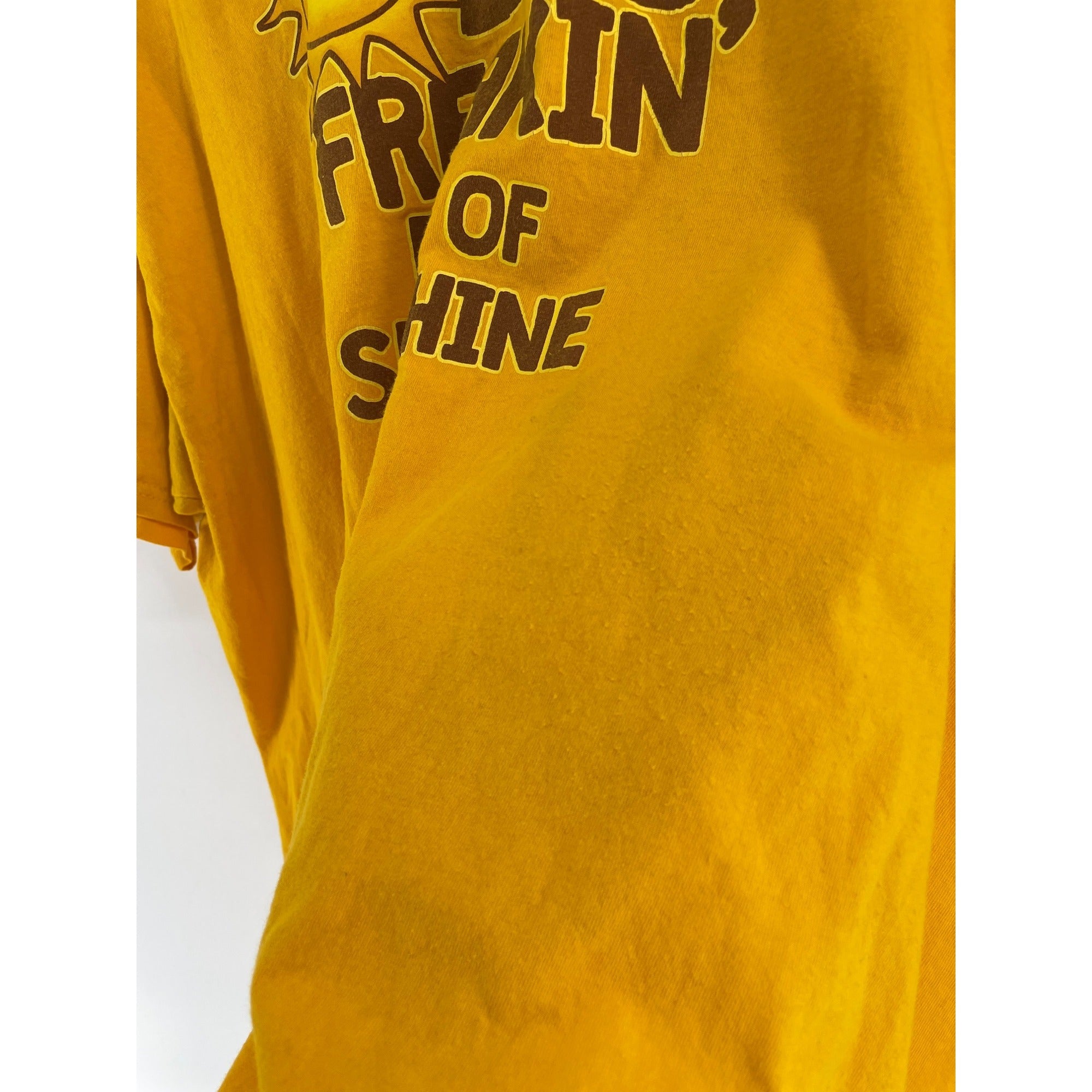 Fruit Of The Loom Men's Size XL Yellow Graphic Crew Neck T-Shirt