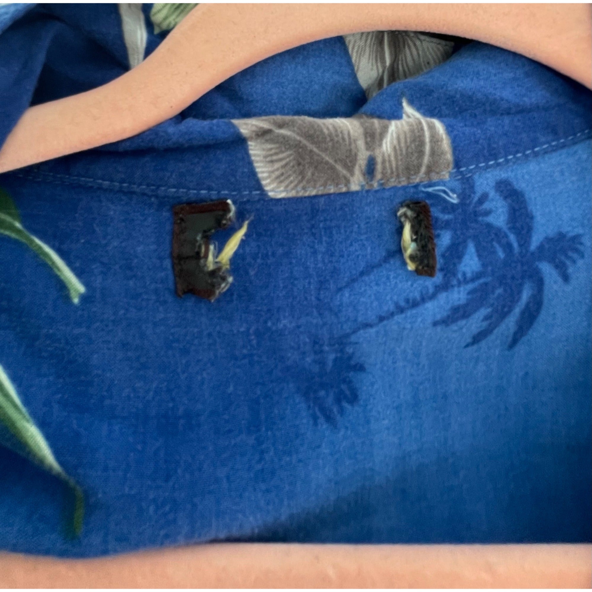 Men's Size Medium Vintage Blue/Green/Grey/White Tropical Hawaiian Button-Down Shirt